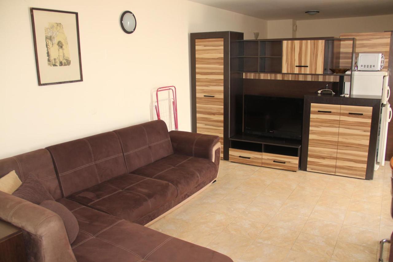 Ivtour Apartments In Yalta Complex โกลเดน แซนส์ ภายนอก รูปภาพ