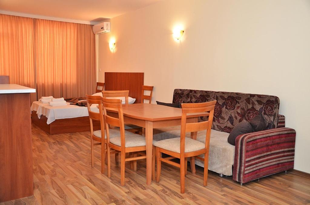 Ivtour Apartments In Yalta Complex โกลเดน แซนส์ ห้อง รูปภาพ