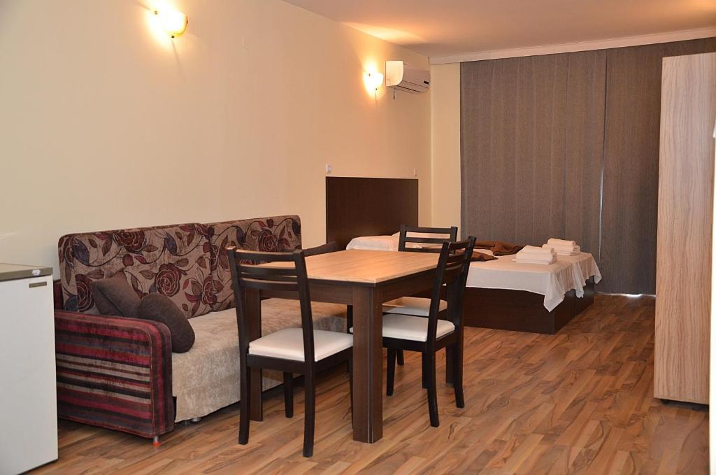 Ivtour Apartments In Yalta Complex โกลเดน แซนส์ ห้อง รูปภาพ